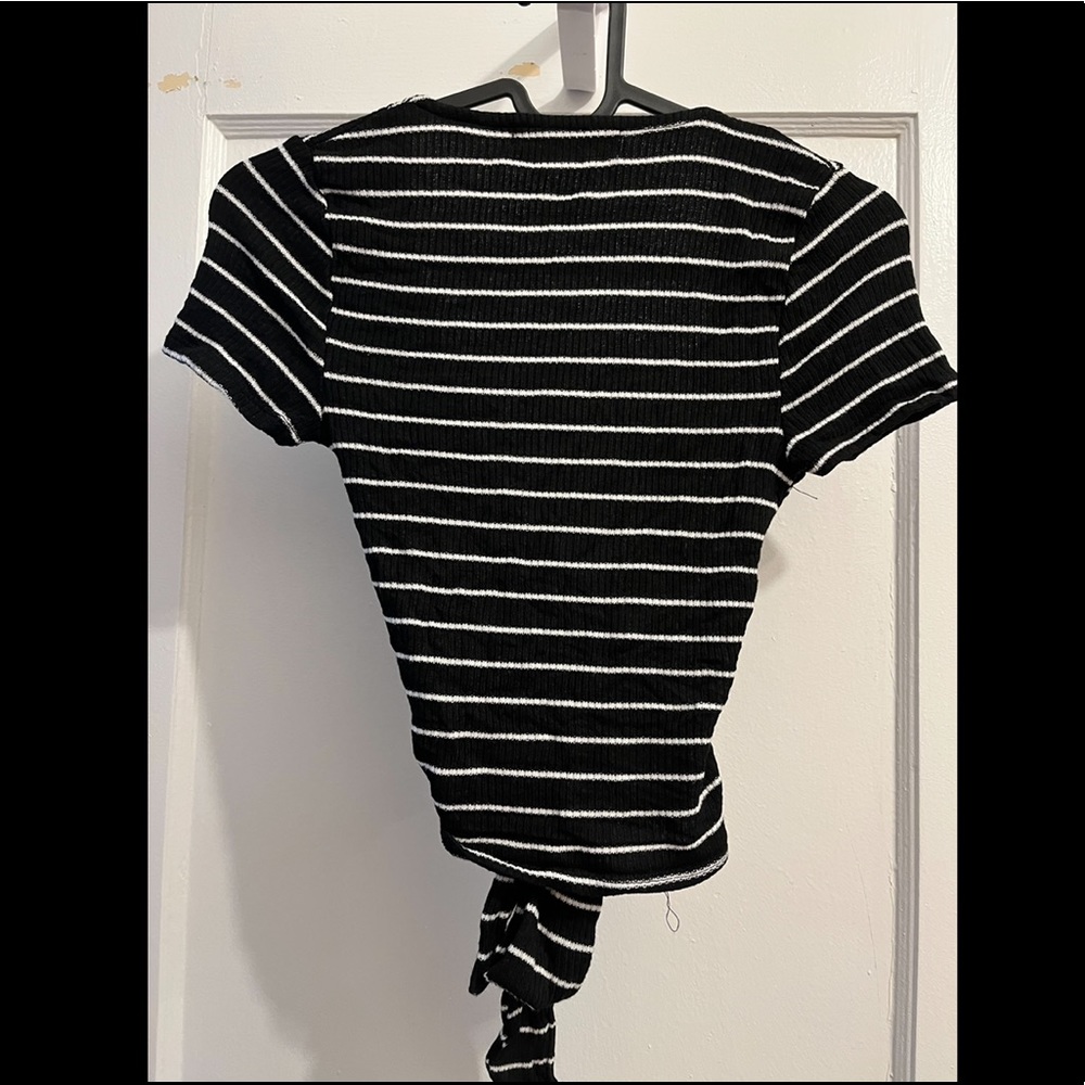 ⏰NWOT Urban Outfitters Project Social T Bailey Wrap T-Shirt Black and White - Picture 2 of 5